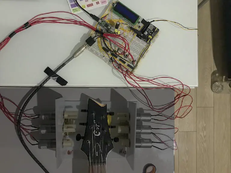 Automatic Guitar Tuning Machine